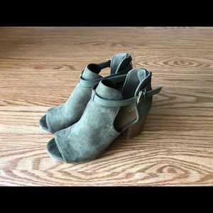 Kenneth Cole Reaction Heels